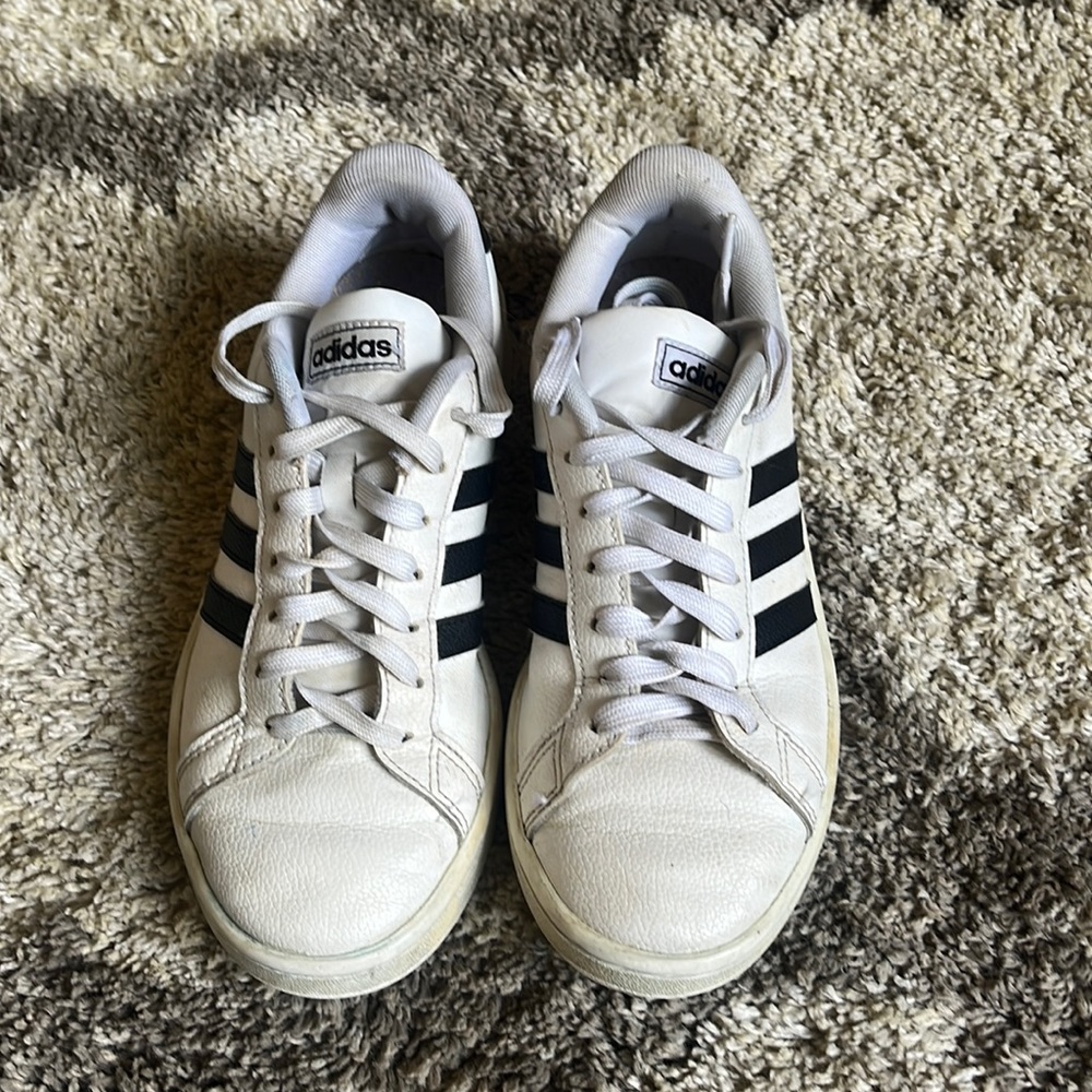Classic adidas sneaker 👟